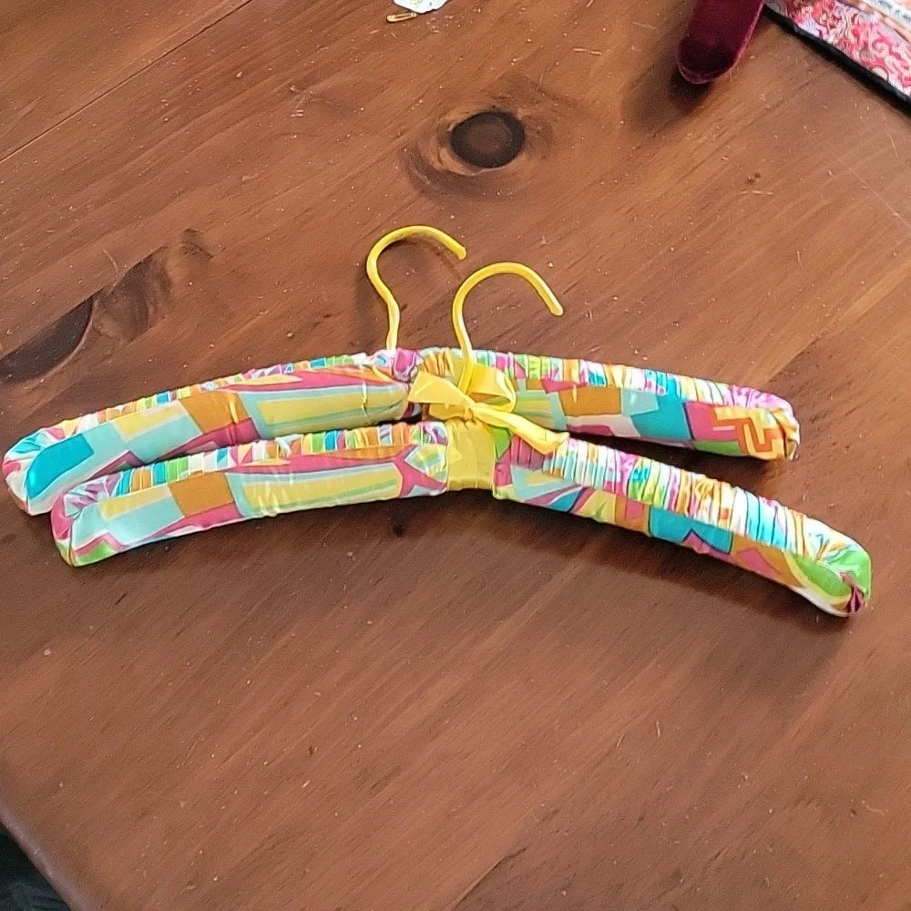 Silk Art Deco Cushioned Clothes Hangers - Pr.